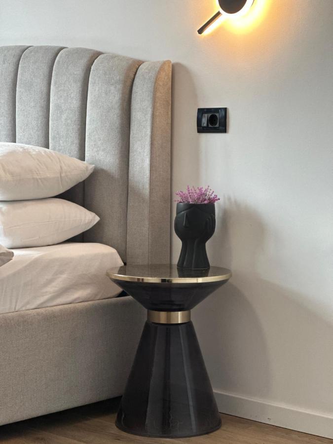 Peaceful Condo For Romantic Getaways Near Black Church - 3Min Walk Braşov Dış mekan fotoğraf